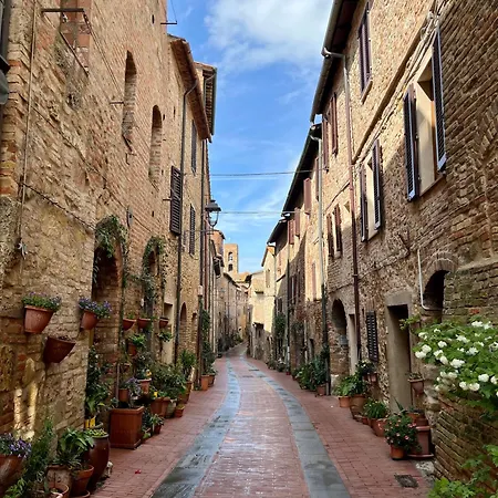 Appartamento Mirella In Centro Storico Casole dʼElsa Exterior foto