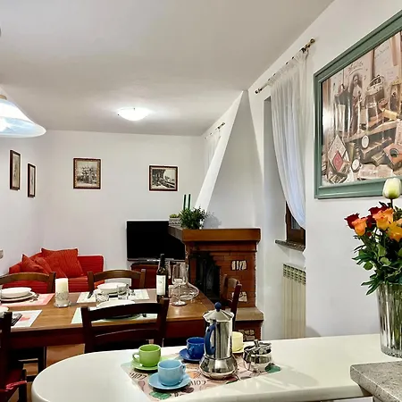 Appartamento Mirella In Centro Storico Casole dʼElsa Exterior foto